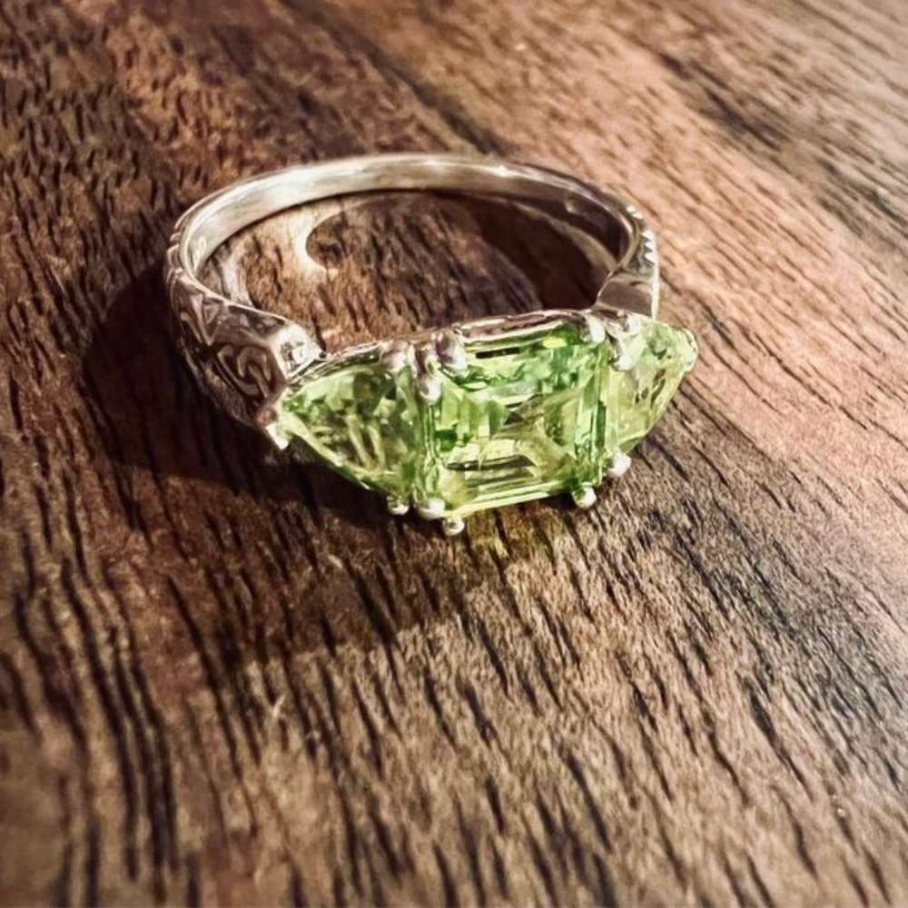 🎄🎁 Sterling silver green peridot ring Black Friday sale!🎄🎁